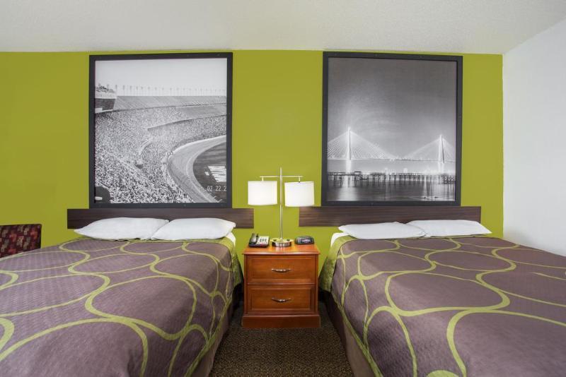 Econo Lodge *